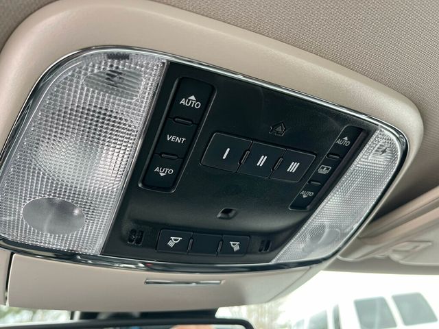 2023 Chrysler 300 Touring L All Wheel Drive 1-Owner Estate Car - 22979785 - 45