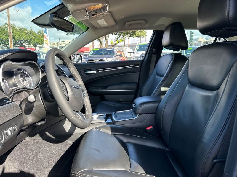 2023 Chrysler 300 Touring L RWD - 22968353 - 12