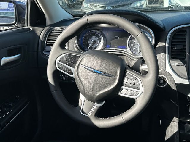 2023 Chrysler 300 Touring L RWD - 22968353 - 17