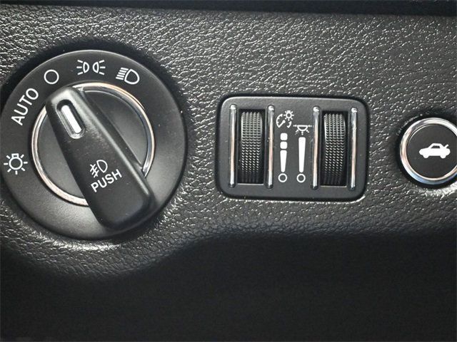 2023 Chrysler 300 Touring L RWD - 22913718 - 28