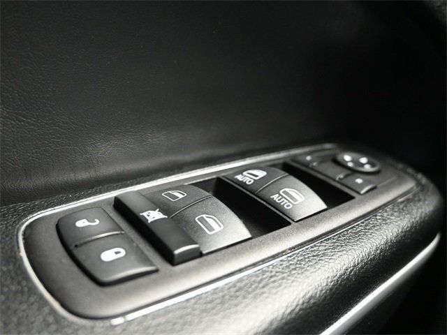 2023 Chrysler 300 Touring L RWD - 22913718 - 30