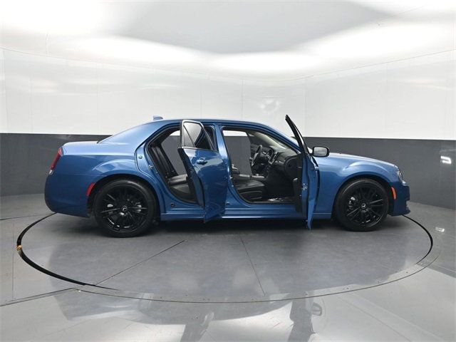 2023 Chrysler 300 Touring L RWD - 22913718 - 37