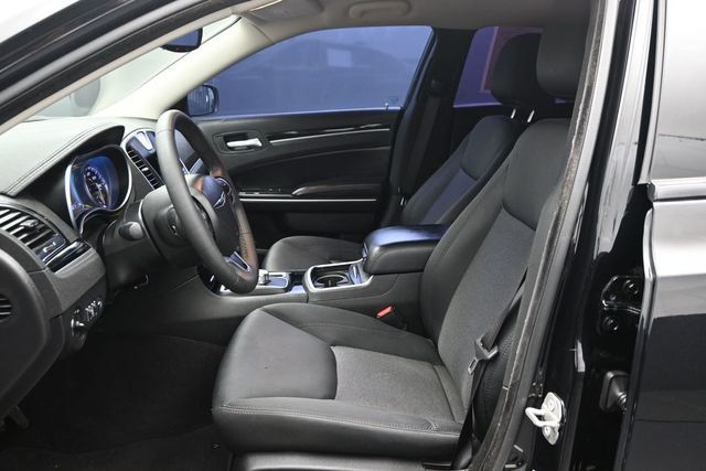 2023 Chrysler 300 Touring RWD - 23011178 - 10