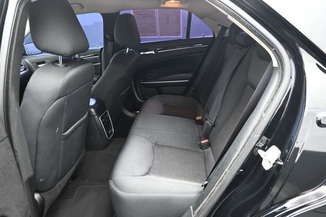 2023 Chrysler 300 Touring RWD - 23011178 - 13