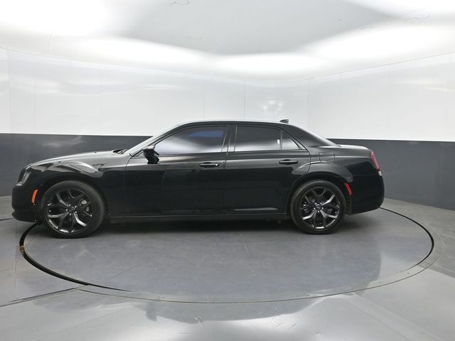2023 Chrysler 300 Touring RWD - 23011178 - 1