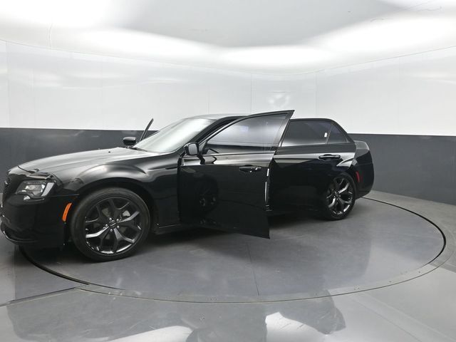 2023 Chrysler 300 Touring RWD - 23011178 - 28