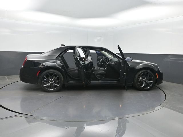 2023 Chrysler 300 Touring RWD - 23011178 - 29