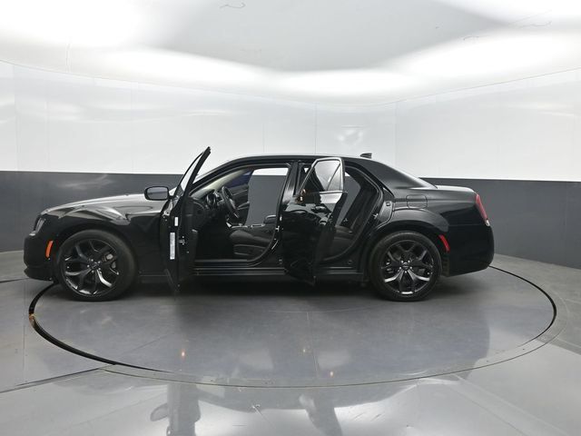 2023 Chrysler 300 Touring RWD - 23011178 - 31
