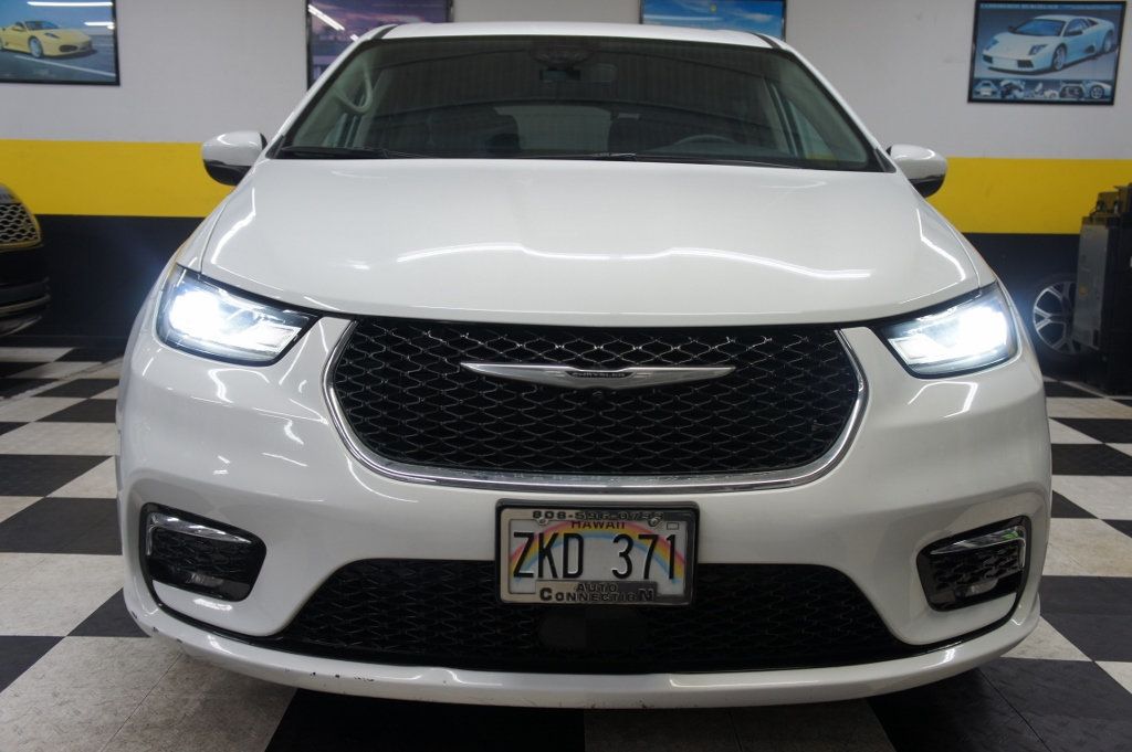2023 Chrysler Pacifica Touring L photo 9