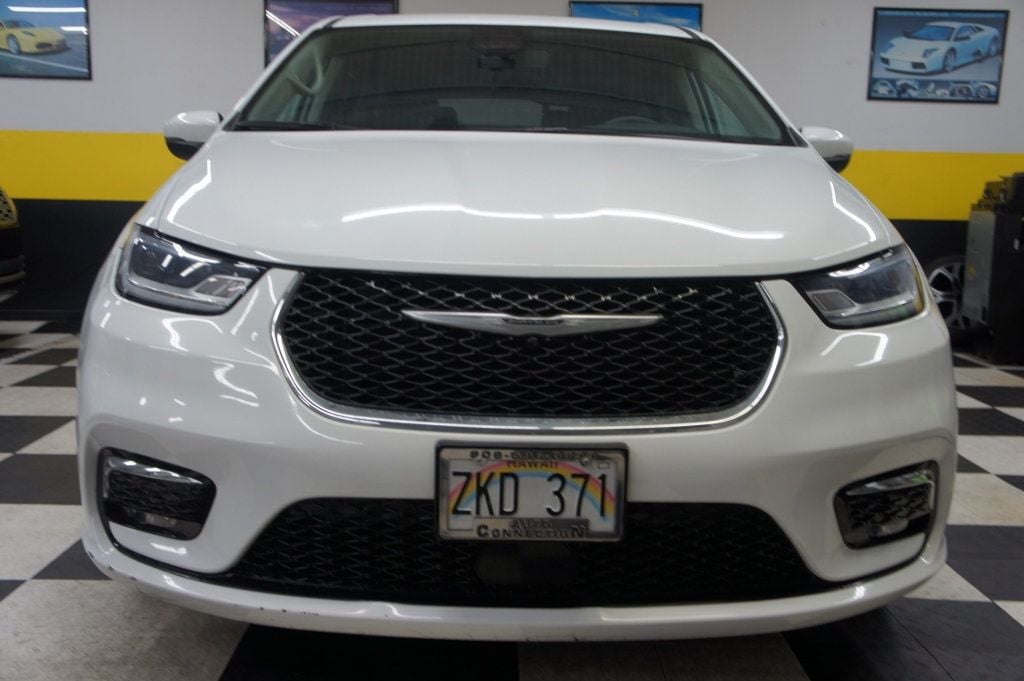 2023 Chrysler Pacifica Touring L photo 11