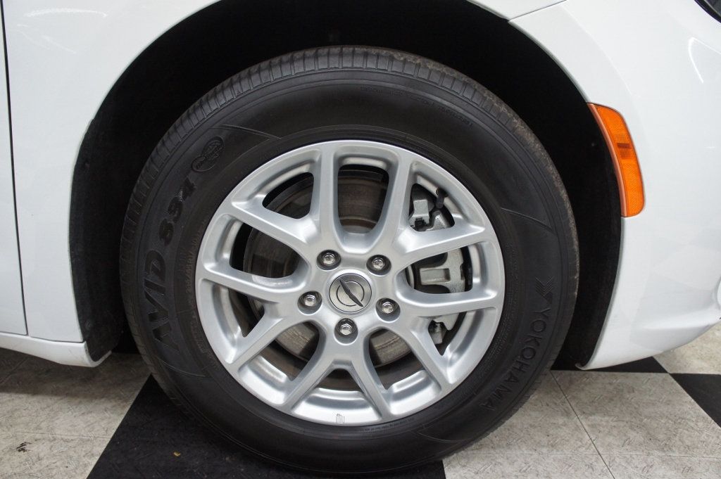 2023 Chrysler Pacifica Touring L photo 14