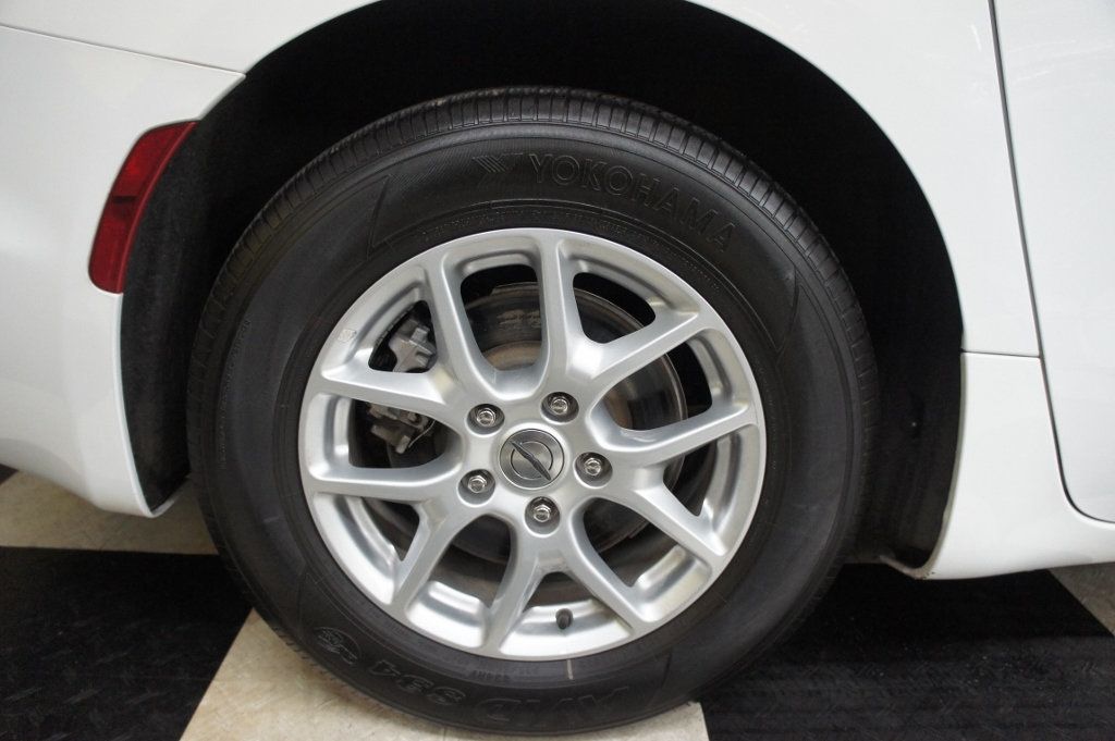 2023 Chrysler Pacifica Touring L photo 16