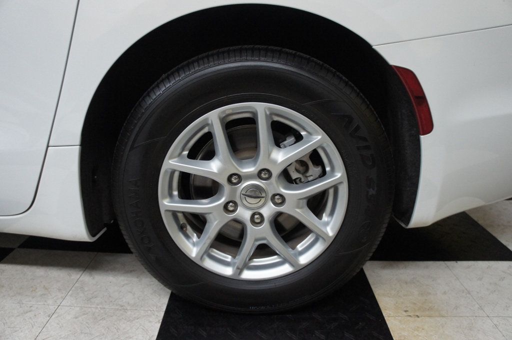 2023 Chrysler Pacifica Touring L photo 18