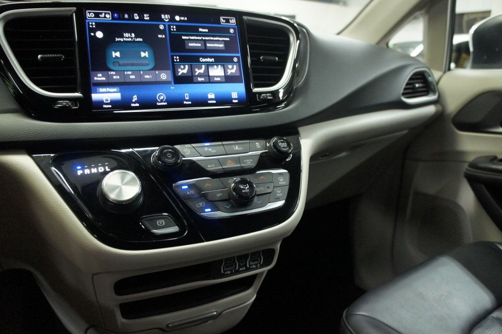 2023 Chrysler Pacifica Touring L photo 20