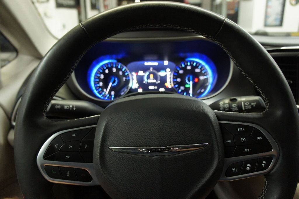 2023 Chrysler Pacifica Touring L photo 22