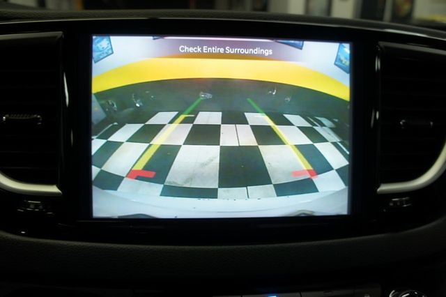 2023 Chrysler Pacifica 1-Owner,Touring L - 22830847 - 24