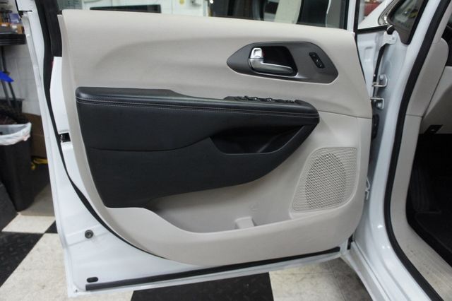 2023 Chrysler Pacifica 1-Owner,Touring L - 22830847 - 25