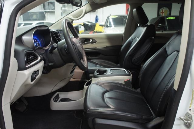 2023 Chrysler Pacifica 1-Owner,Touring L - 22830847 - 26