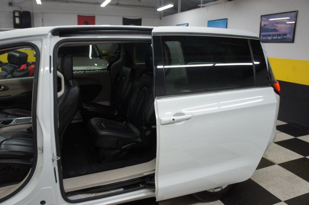 2023 Chrysler Pacifica Touring L photo 28
