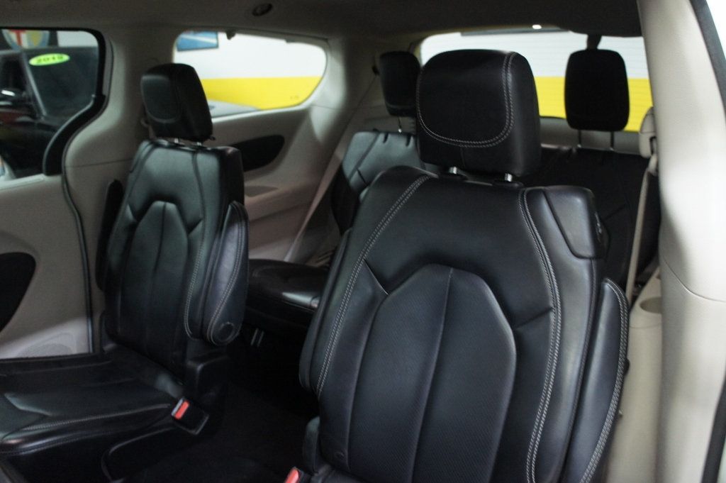 2023 Chrysler Pacifica Touring L photo 29