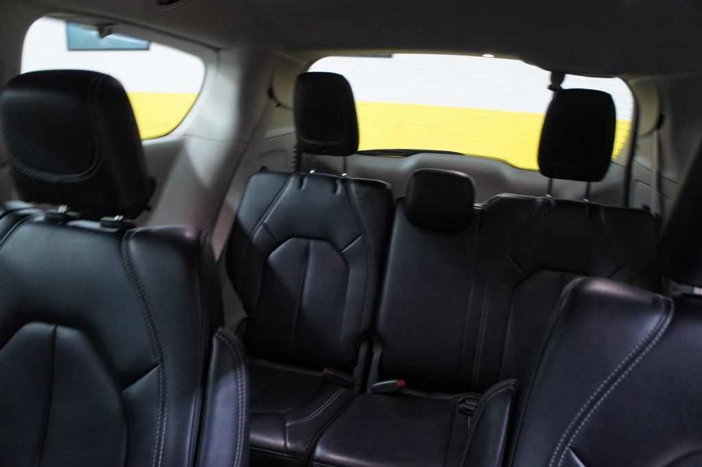 2023 Chrysler Pacifica Touring L photo 30
