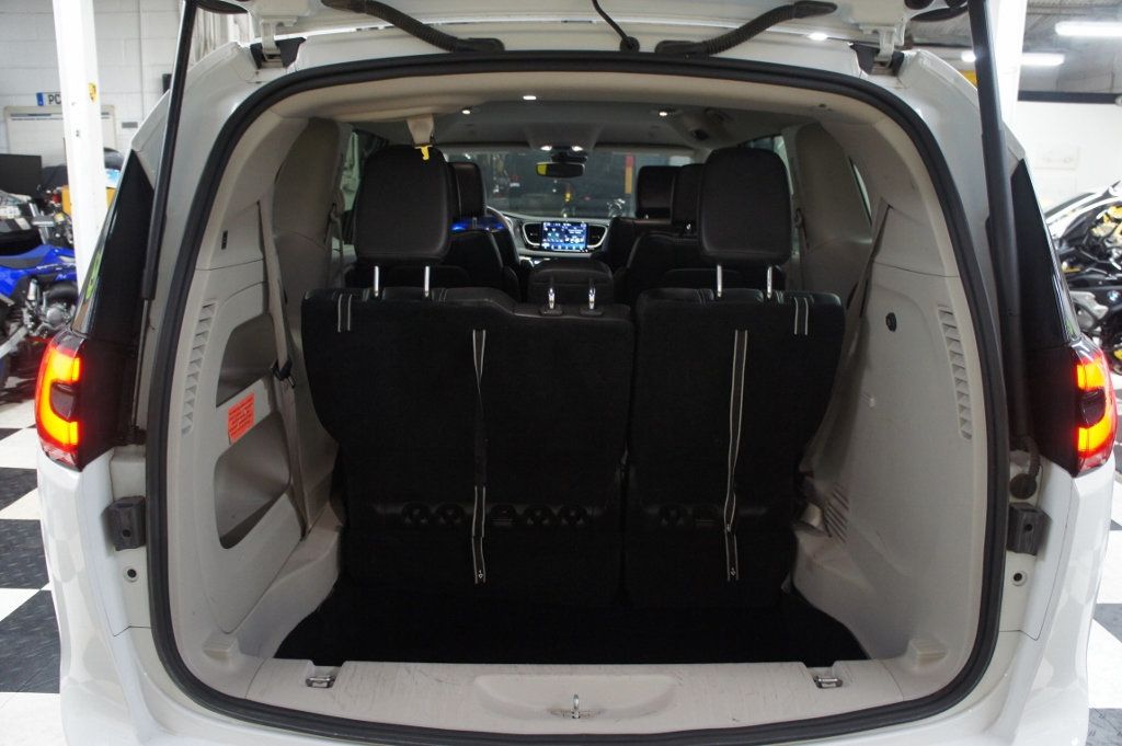 2023 Chrysler Pacifica Touring L photo 32