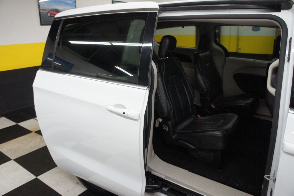 2023 Chrysler Pacifica Touring L photo 33