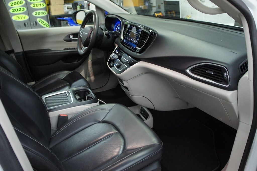 2023 Chrysler Pacifica Touring L photo 34