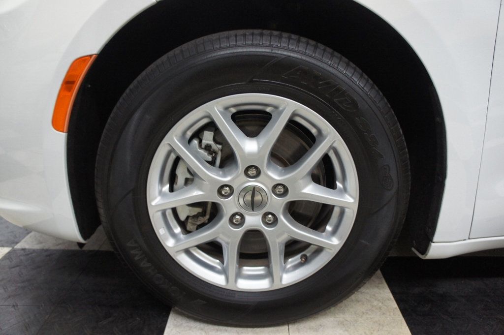 2023 Chrysler Pacifica Touring L photo 5