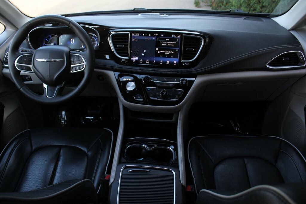 2023 Chrysler Pacifica Hybrid Limited photo 13