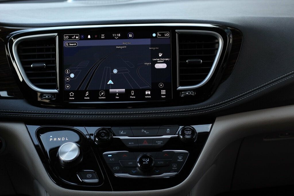2023 Chrysler Pacifica Hybrid Limited photo 14