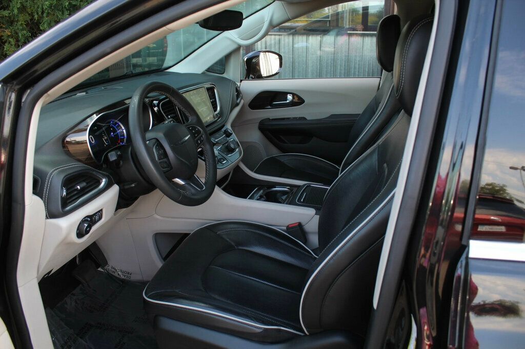 2023 Chrysler Pacifica Hybrid Limited photo 23