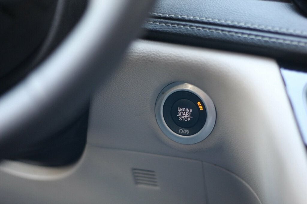 2023 Chrysler Pacifica Hybrid Limited photo 28