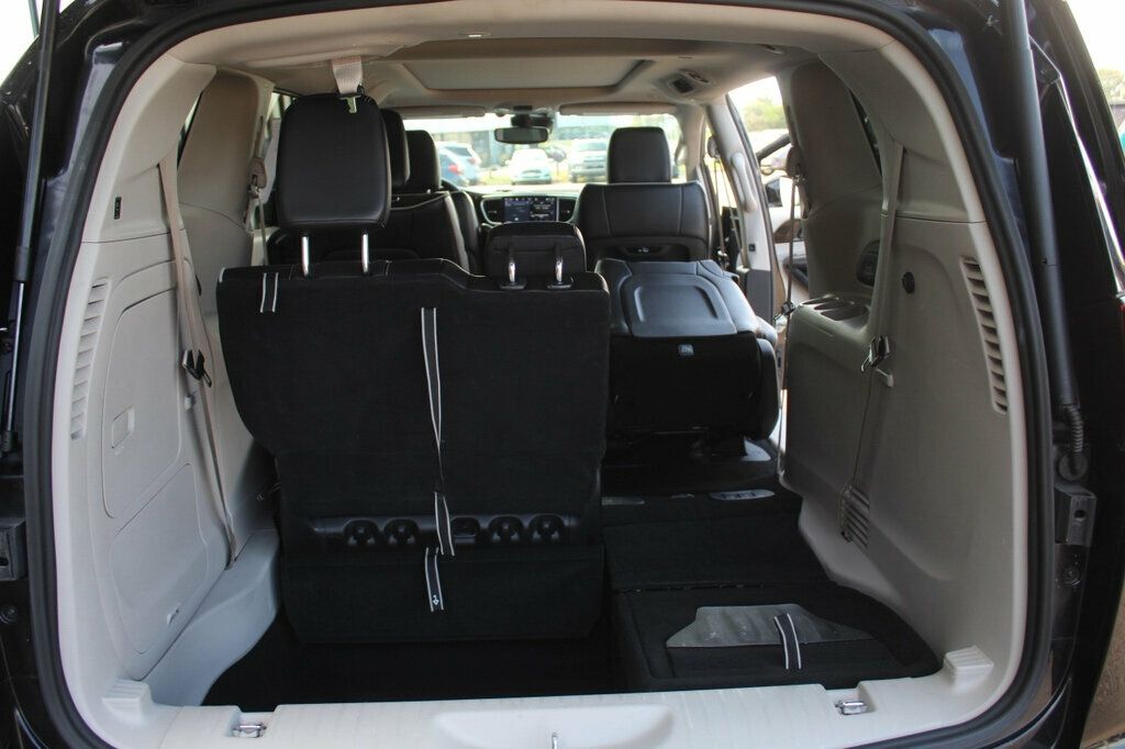 2023 Chrysler Pacifica Hybrid Limited photo 30