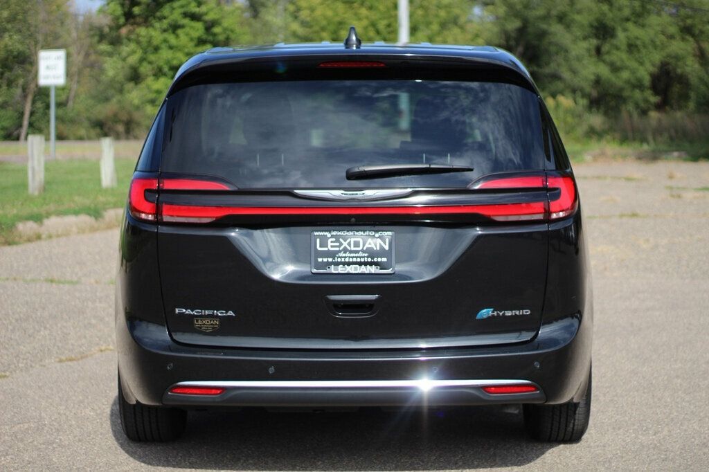 2023 Chrysler Pacifica Hybrid Limited photo 5