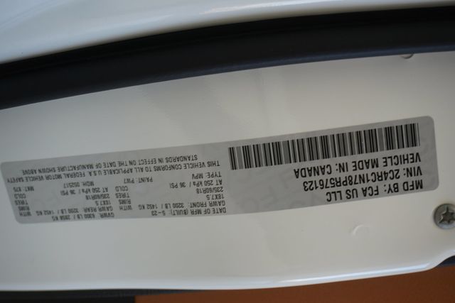 2023 Chrysler Pacifica Hybrid Pinnacle - 22935062 - 37