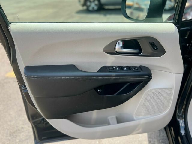 2023 Chrysler Pacifica Hybrid Touring L FWD - 23000498 - 13
