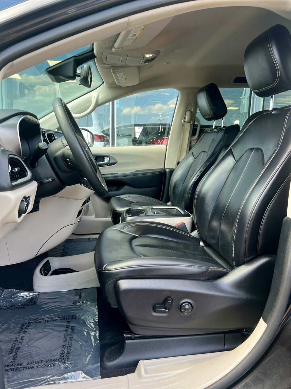 2023 Chrysler Pacifica Hybrid Touring L FWD - 23000498 - 15