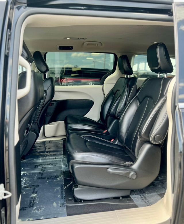 2023 Chrysler Pacifica Hybrid Touring L FWD - 23000498 - 16