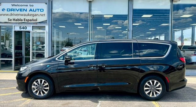 2023 Chrysler Pacifica Hybrid Touring L FWD - 23000498 - 1