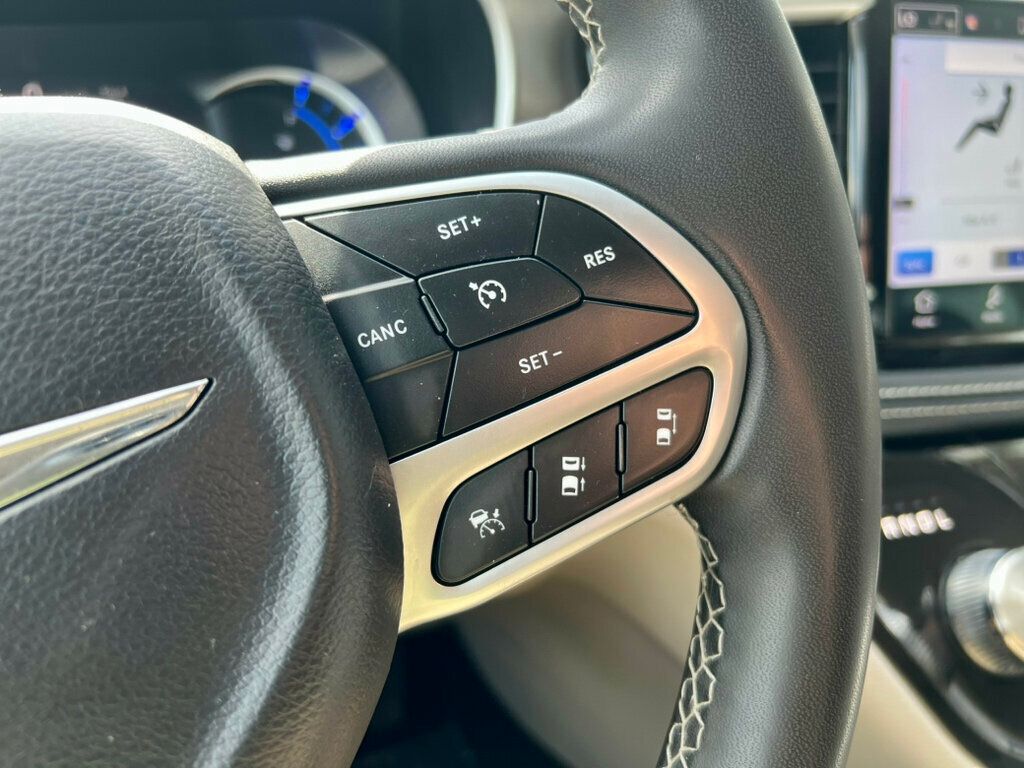 2023 Chrysler Pacifica Hybrid Touring L FWD - 23000498 - 22