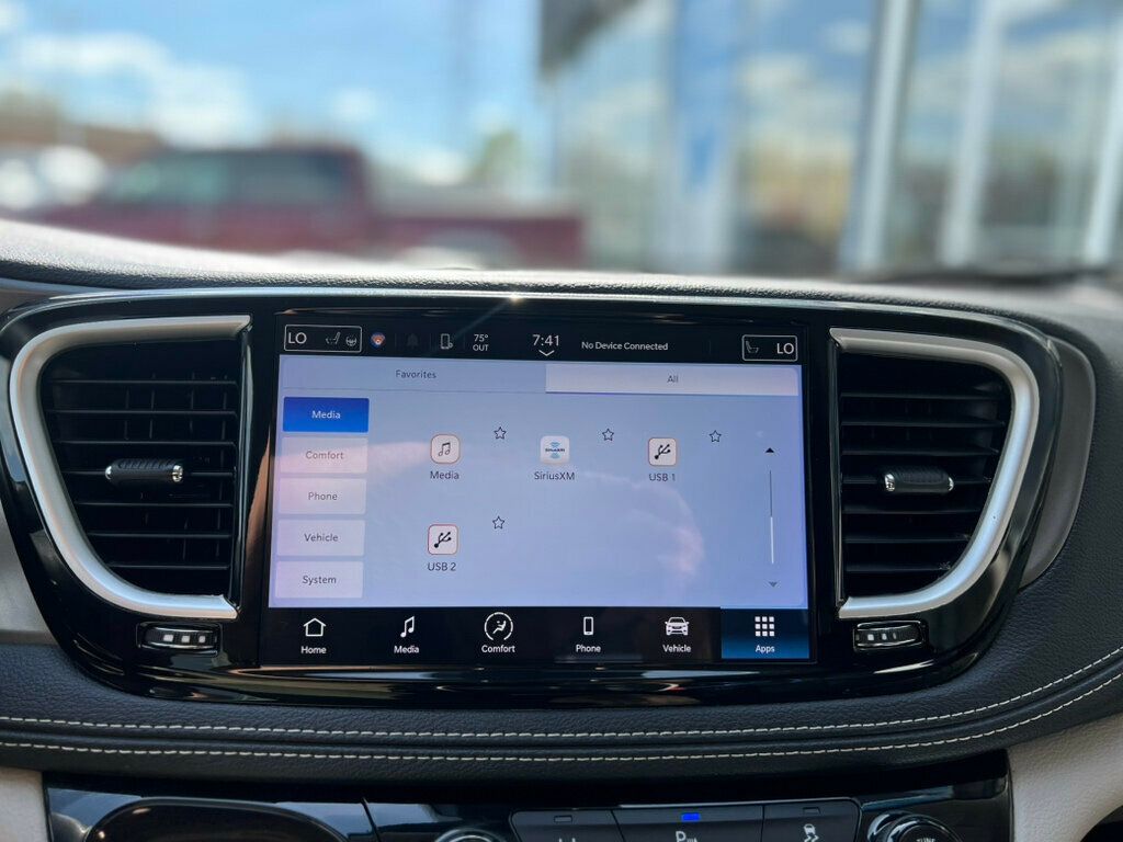 2023 Chrysler Pacifica Hybrid Touring L FWD - 23000498 - 30