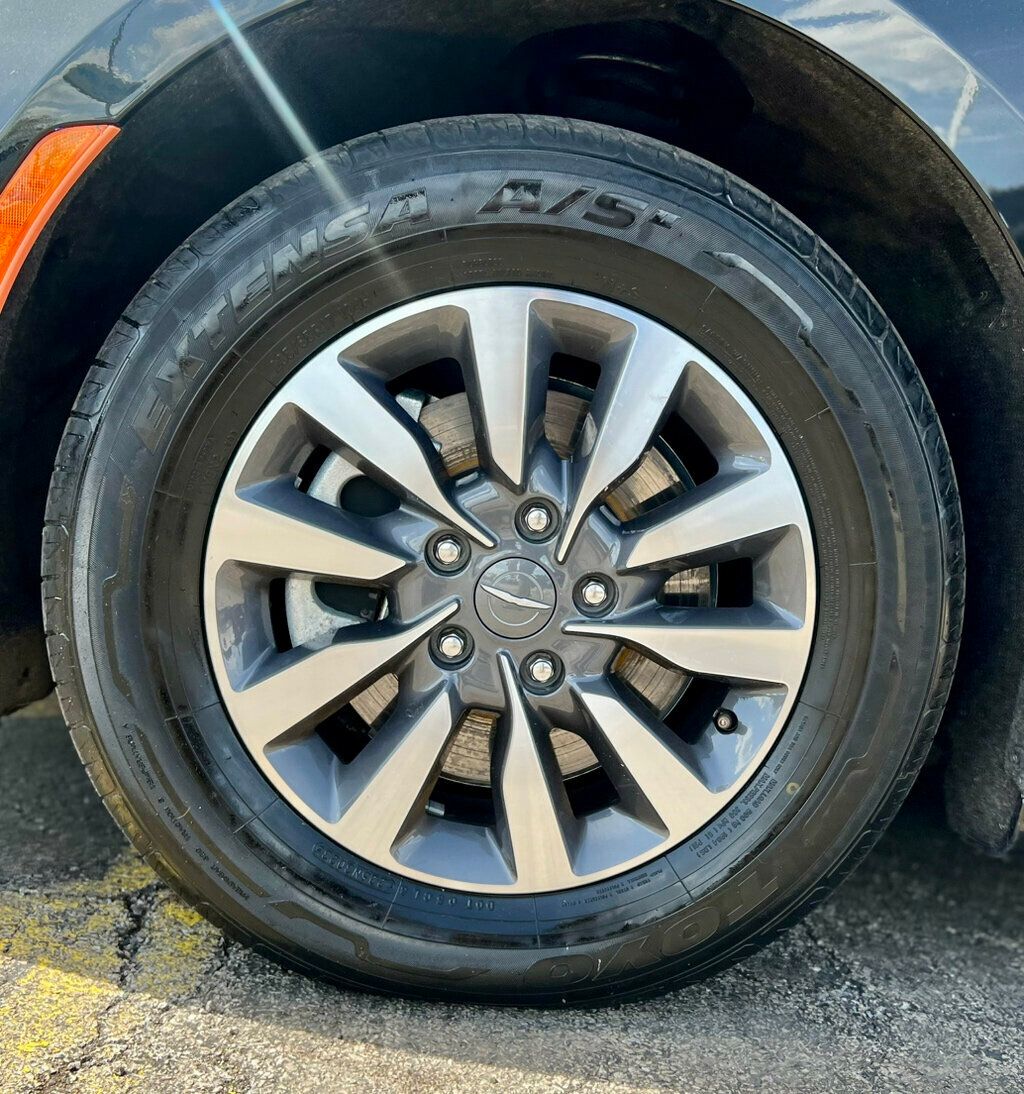 2023 Chrysler Pacifica Hybrid Touring L FWD - 23000498 - 35