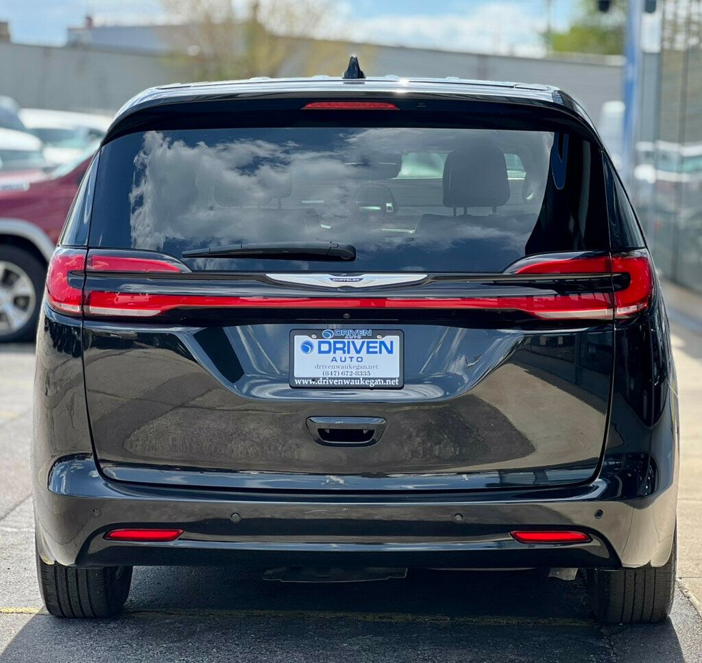 2023 Chrysler Pacifica Hybrid Touring L FWD - 23000498 - 3