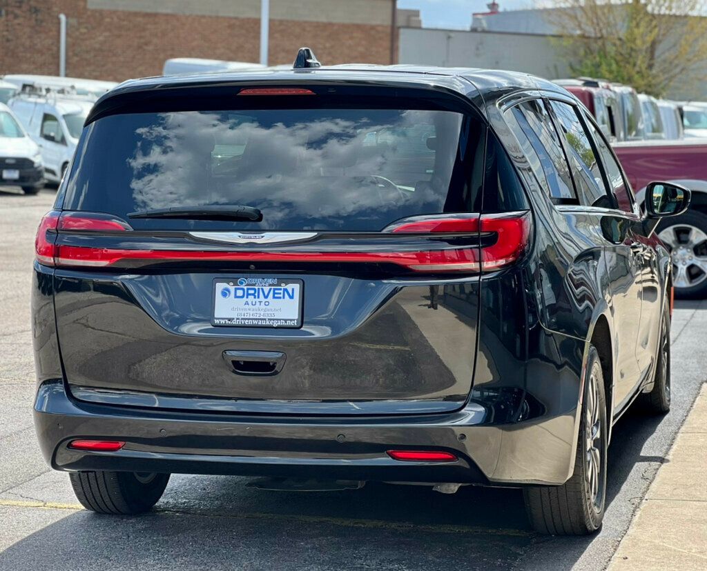 2023 Chrysler Pacifica Hybrid Touring L FWD - 23000498 - 4