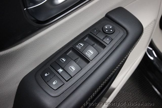 2023 Chrysler Pacifica Hybrid Touring L FWD - 22982202 - 11
