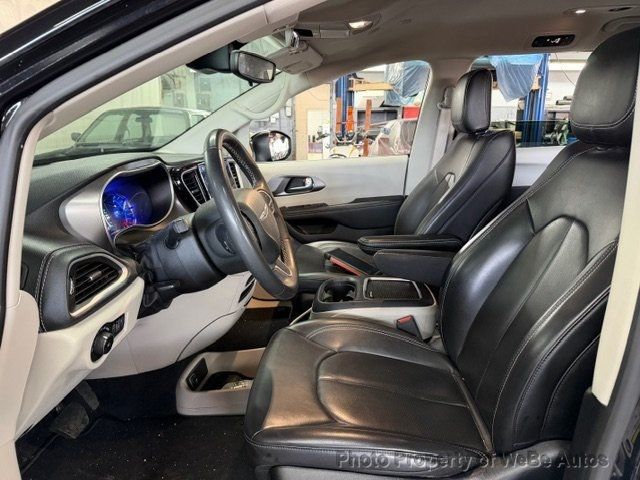 2023 Chrysler Pacifica Hybrid Touring L FWD - 22982202 - 4
