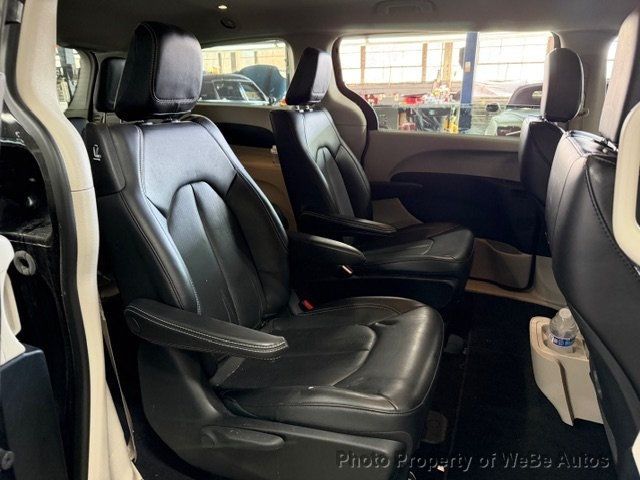 2023 Chrysler Pacifica Hybrid Touring L FWD - 22982202 - 7