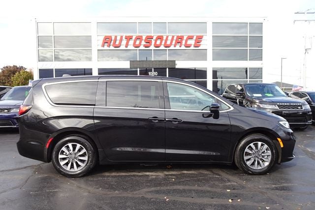 2023 Chrysler Pacifica Hybrid Touring L FWD - 22932059 - 0