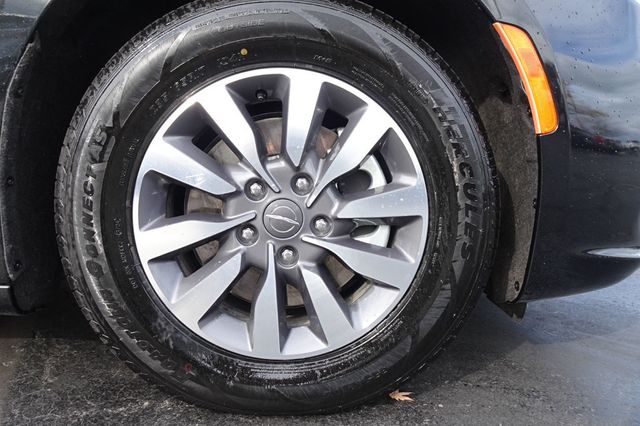 2023 Chrysler Pacifica Hybrid Touring L FWD - 22932059 - 9